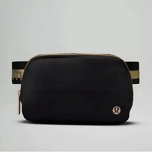 Lululemon Everywhere Crossbody Belt Bag Wordmark Black/Gold - Picture 2 of 4